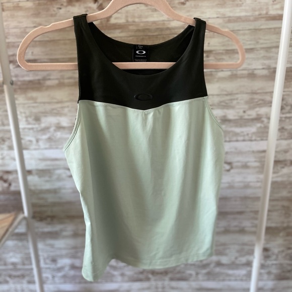 Oakley | Luxe Strappy Tank | Size Medium | - Picture 2 of 7